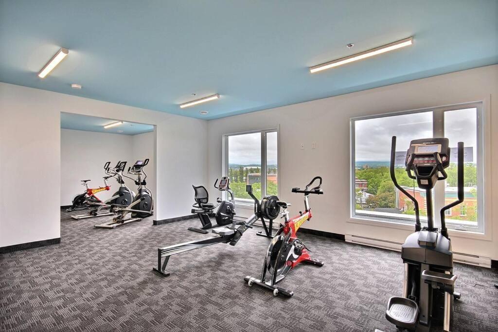 Good Vibes Only -Modern And Spacious 2 Bedroom Condo 4 Beds Free Parking, Gym Quebeque Exterior foto